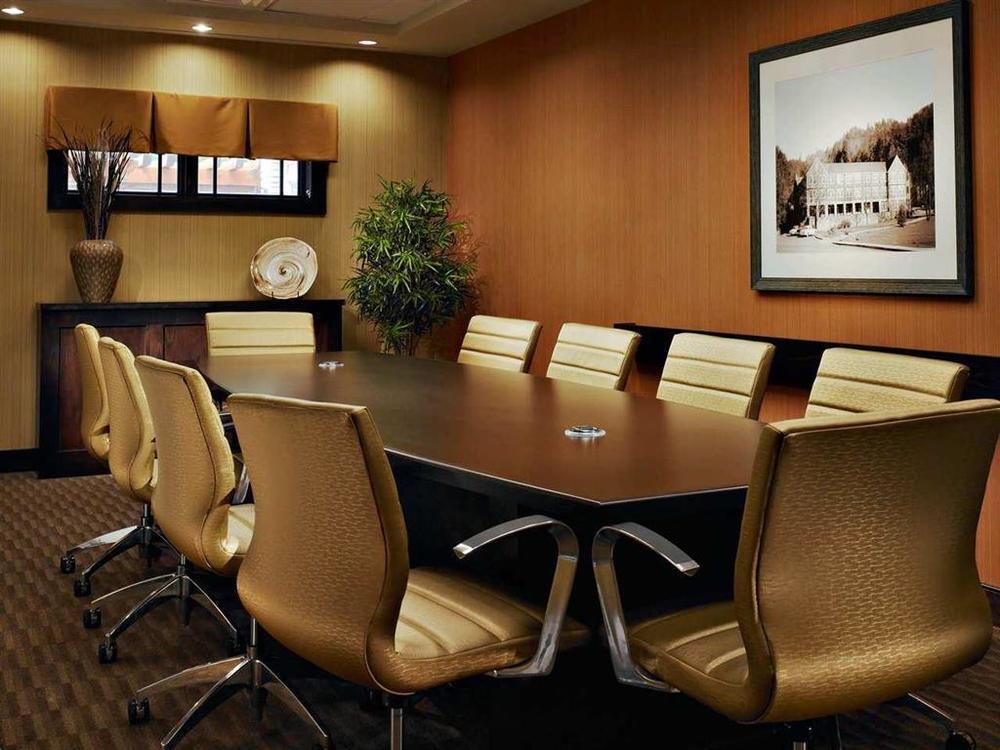Hilton Garden Inn Гетлинбург Съоръжения снимка