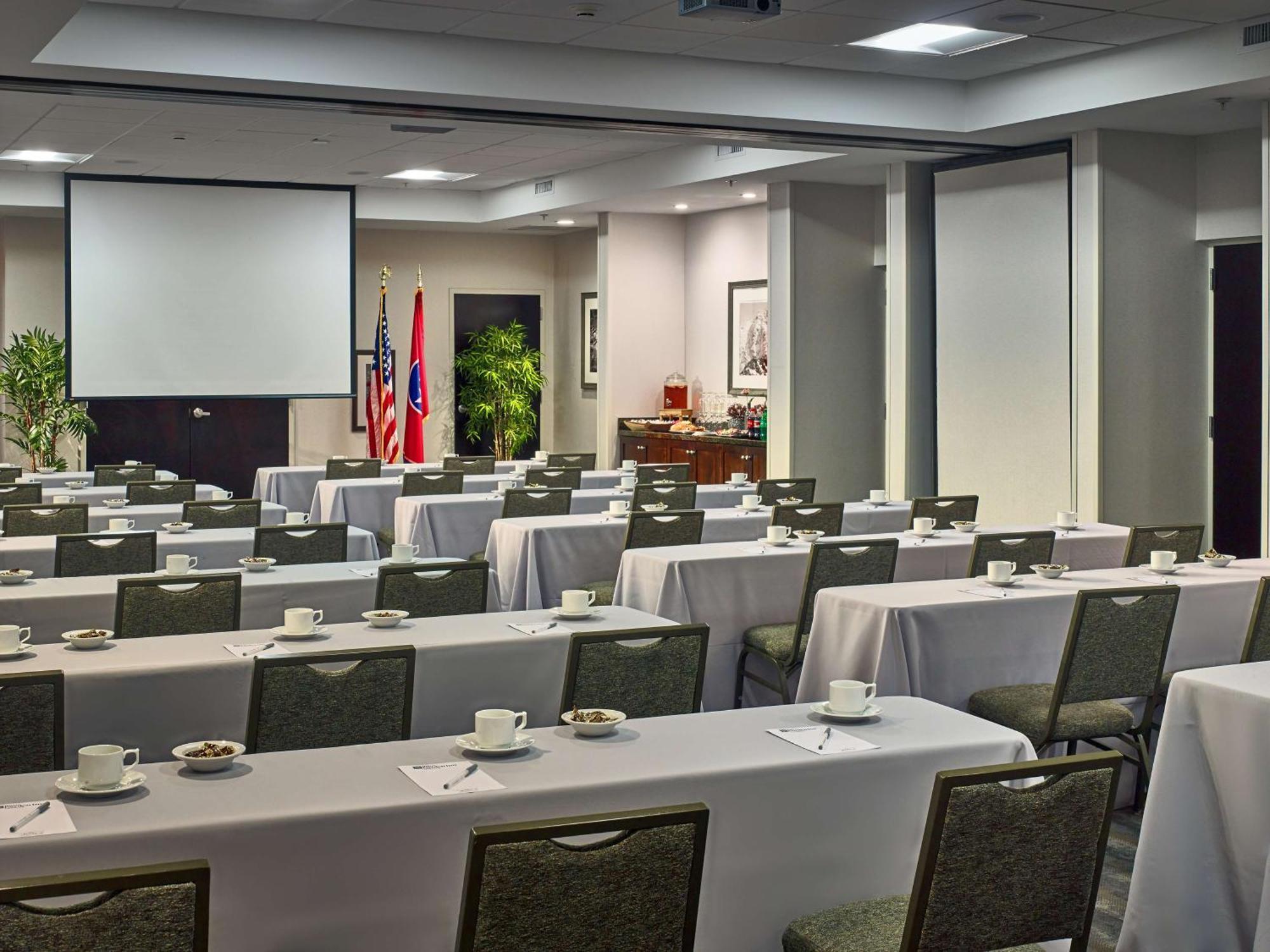 Hilton Garden Inn Гетлинбург Екстериор снимка